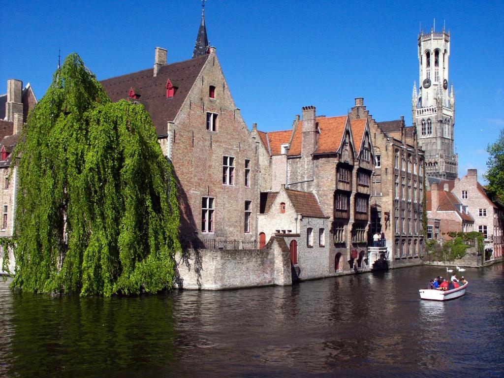 Guest House Huyze Die Maene Brugge Bagian luar foto